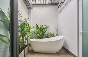 Romantic Double Room, 1 Queen Bed, Patio, Courtyard View | Garden view - Green Riverside Hotel (thanh pho ho chi minh)