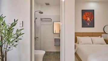 Standard Double Room, City View | Bathroom | Slippers