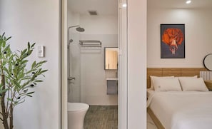 Standard Double Room, City View | Bathroom | Slippers