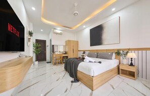 Panoramic Double Room, Balcony, City View | Individually furnished, blackout curtains, soundproofing, free WiFi - Green Riverside Hotel (thanh pho ho chi minh)