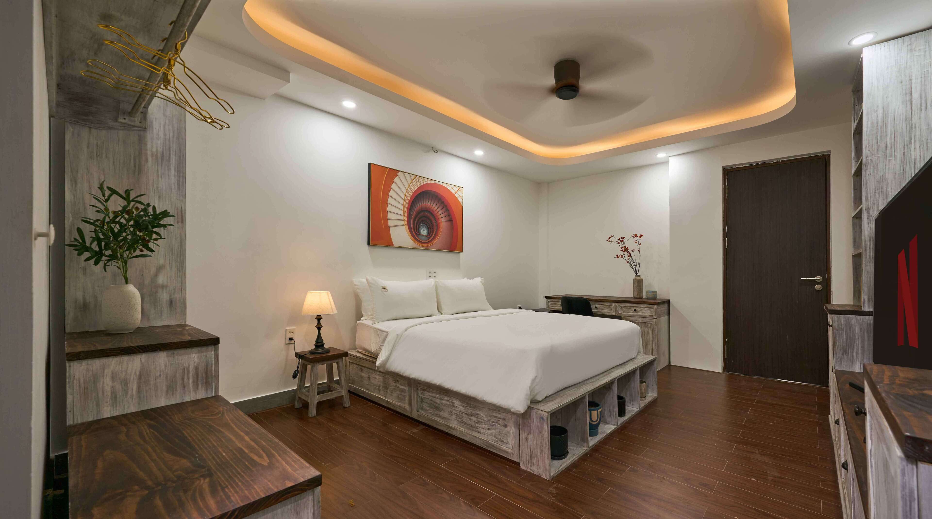 Romantic Double Room, 1 Queen Bed, Patio, Courtyard View | Individually furnished, blackout drapes, soundproofing, free WiFi