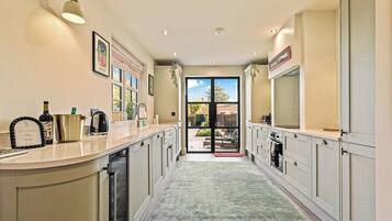 Fridge, oven, dishwasher, toaster