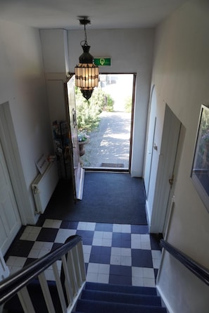 Interior - Light studio with view, own bathroom, kitchen and sunny balcony (Bergen aan Zee)