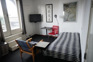 WiFi - Light studio with view, own bathroom, kitchen and sunny balcony (Bergen aan Zee)