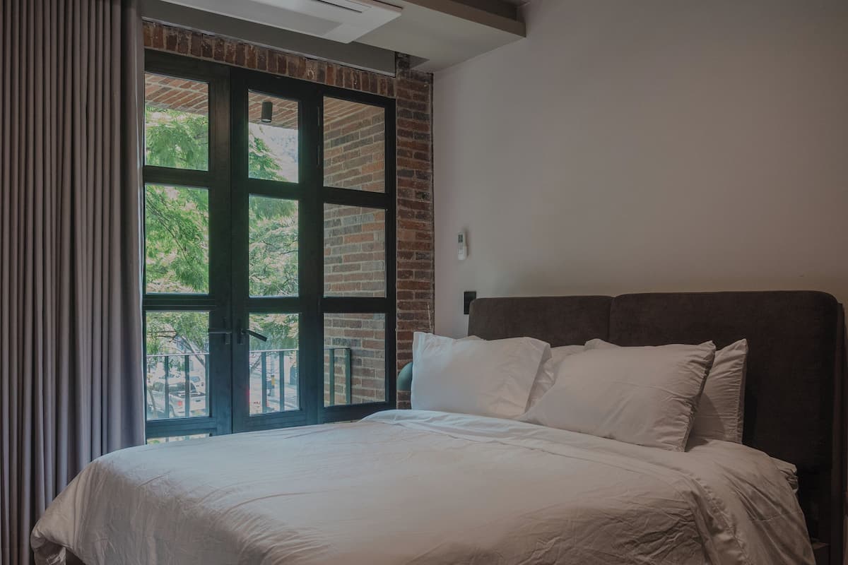 Appartement Deluxe, vue ville | Literie de qualité supérieure, couette en duvet d'oie