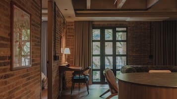 Deluxe Apartment, City View | Living area