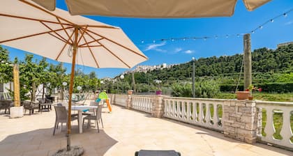 Apartment 'Francesca, Bilo C' with Shared Terrace, Wi-Fi and Air Conditioning