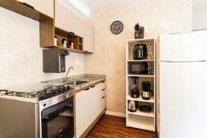 アパートメント | 専用キッチン | 電子レンジ、コンロ、調理器具と食器