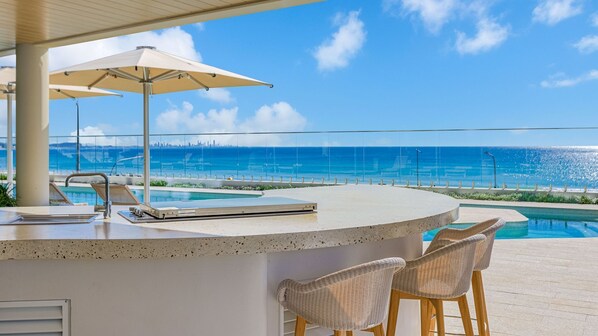 حمّام سباحة مُدفَّأ