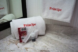 Classic Double Room | Laptop workspace, free WiFi