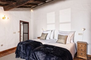 1 slaapkamer, een strijkplank/strijkijzer, gratis wifi, beddengoed