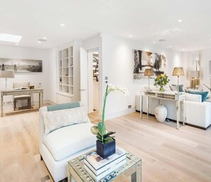 House | 4 bedrooms - Beautiful 4bed Mews Home--knightsbridge (London)