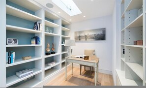 Exterior - Beautiful 4bed Mews Home--knightsbridge (London)
