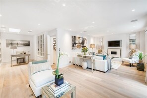 House | 4 bedrooms - Beautiful 4bed Mews Home--knightsbridge (London)