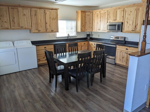 Tranquil 4-bedroom house with AC in charming Weed