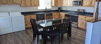 Tranquil 4-bedroom house with AC in charming Weed