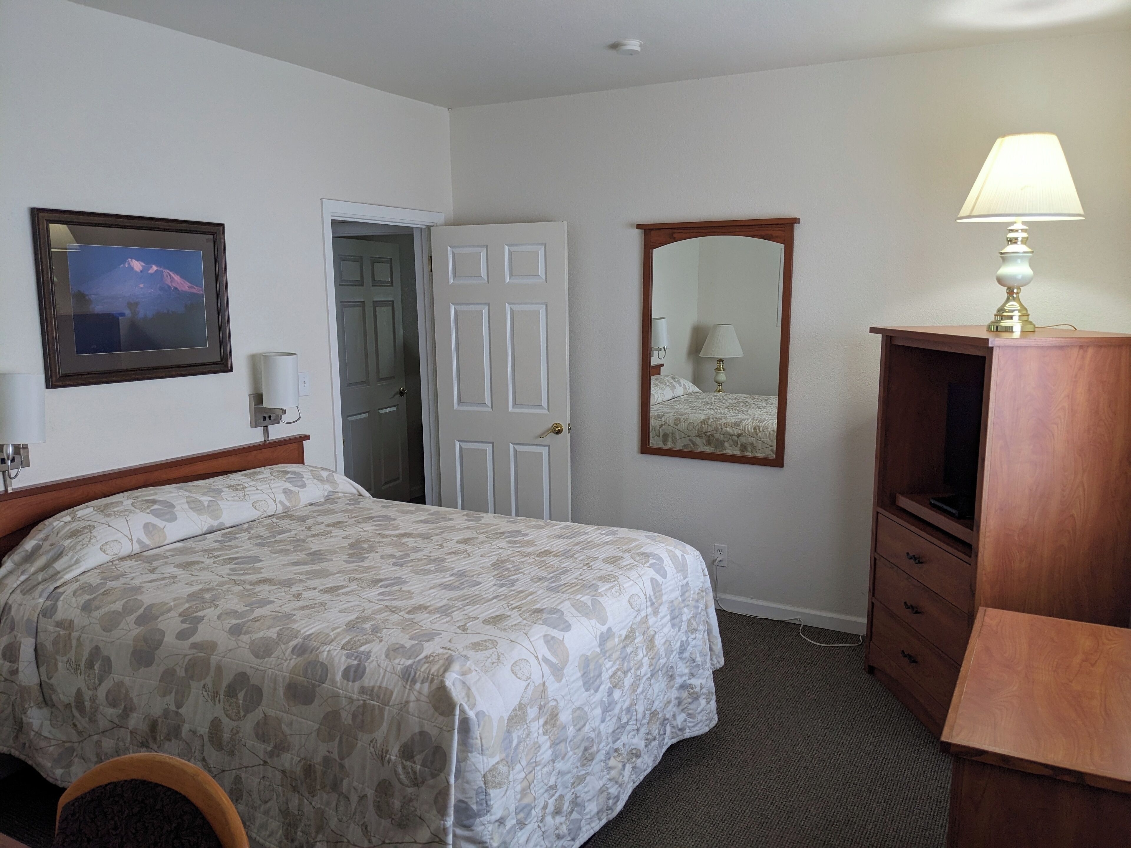 4 室のベッドルーム、アイロン / アイロン台、WiFi、ベッドシーツ