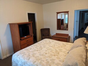 4 slaapkamers, een strijkplank/strijkijzer, wifi, beddengoed