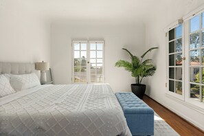 2 bedrooms, internet, bed sheets