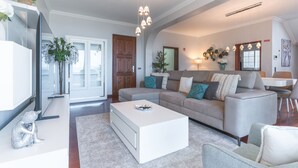 A modern living room with a sofa, coffee table, and decorative plants. - Villa Alves by Atlantic Holiday (Santana)