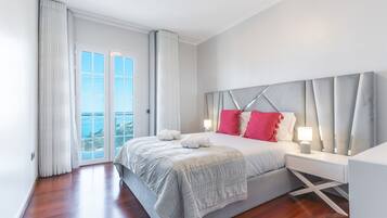 Ferienhaus | 4 Schlafzimmer, Schreibtisch