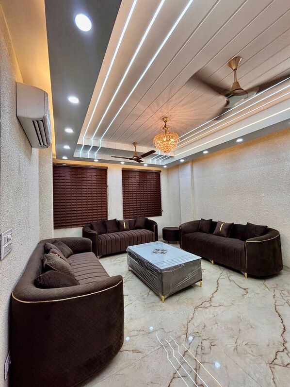 TV - FIAA GARNET 3BHK (New Delhi)