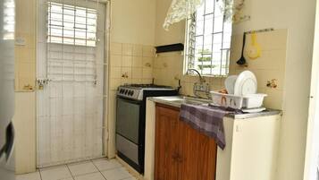 House, 3 Bedrooms, Patio | Private kitchen