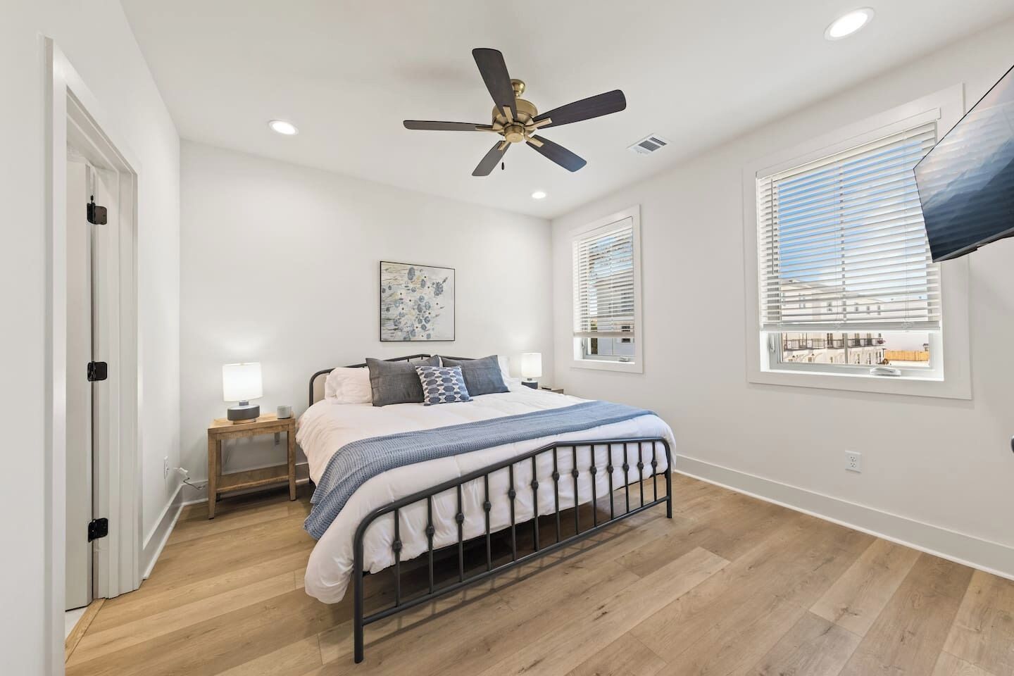 2 chambres, fer et planche à repasser, Wi-Fi, draps fournis