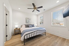 Silitysrauta/-lauta, Wi-Fi, vuodevaatteet