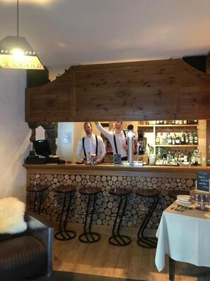 Bar (on property) - Hotel Snow Chill (Risoul)