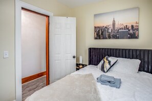 3 chambres, fer et planche à repasser, accès au Wi-Fi (inclus)