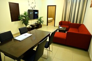 In-room safe, desk, blackout curtains, soundproofing - Aspire Tower (Manama)