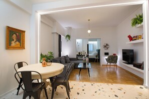 In-room dining - Urban Residence Koukaki (Athens)
