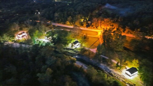 River Front Retreat with Private Hot Tub and Fishing in Historic Hot Springs