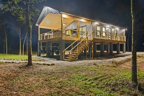 Exterior - River Front Retreat with Private Hot Tub and Fishing in Historic Hot Springs (Fountain Lake)