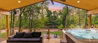 River Front Retreat with Private Hot Tub and Fishing in Historic Hot Springs