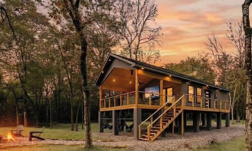 River Front Retreat with Private Hot Tub and Fishing in Historic Hot Springs