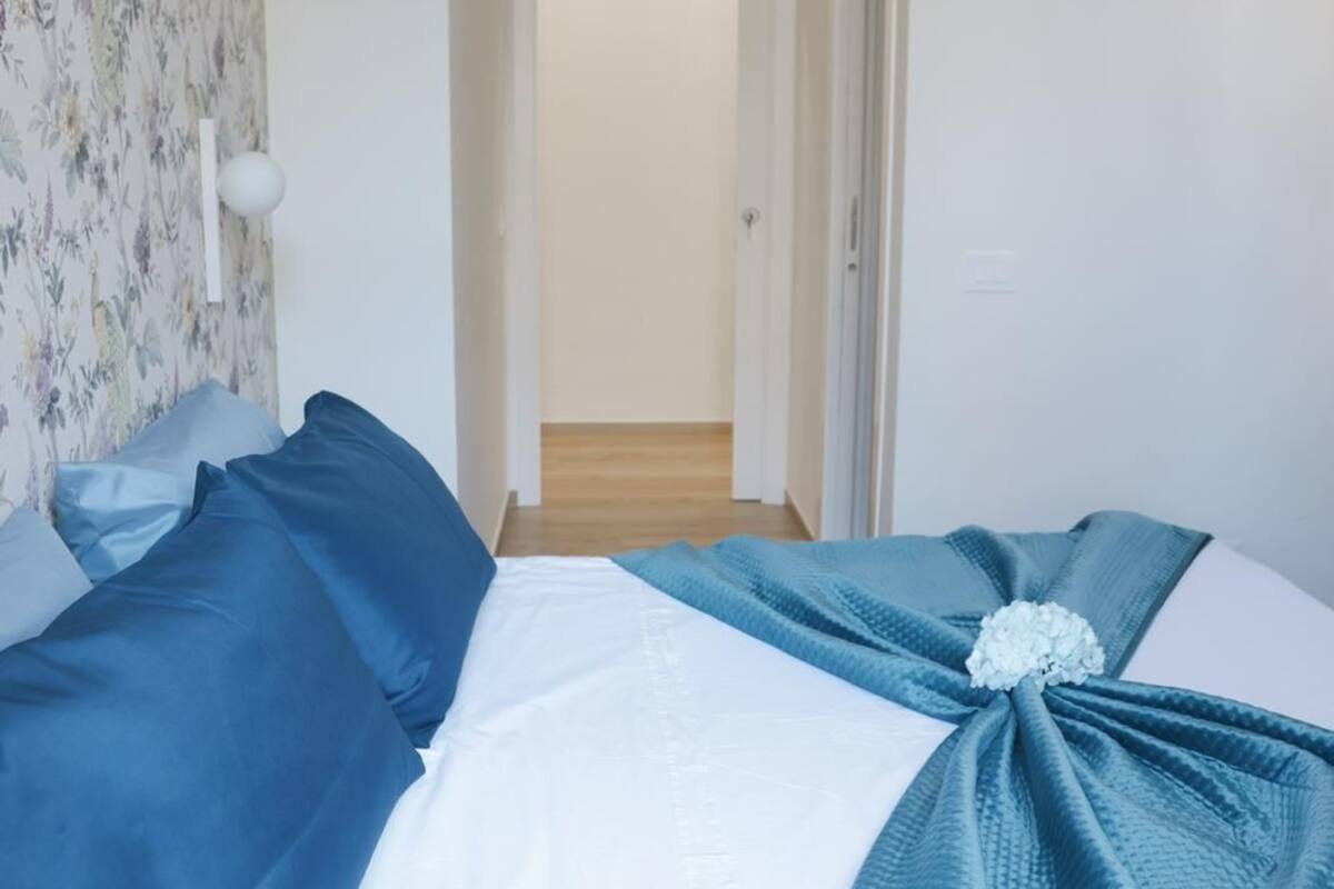 Frette Italian sheets, premium bedding, down duvets, memory-foam beds
