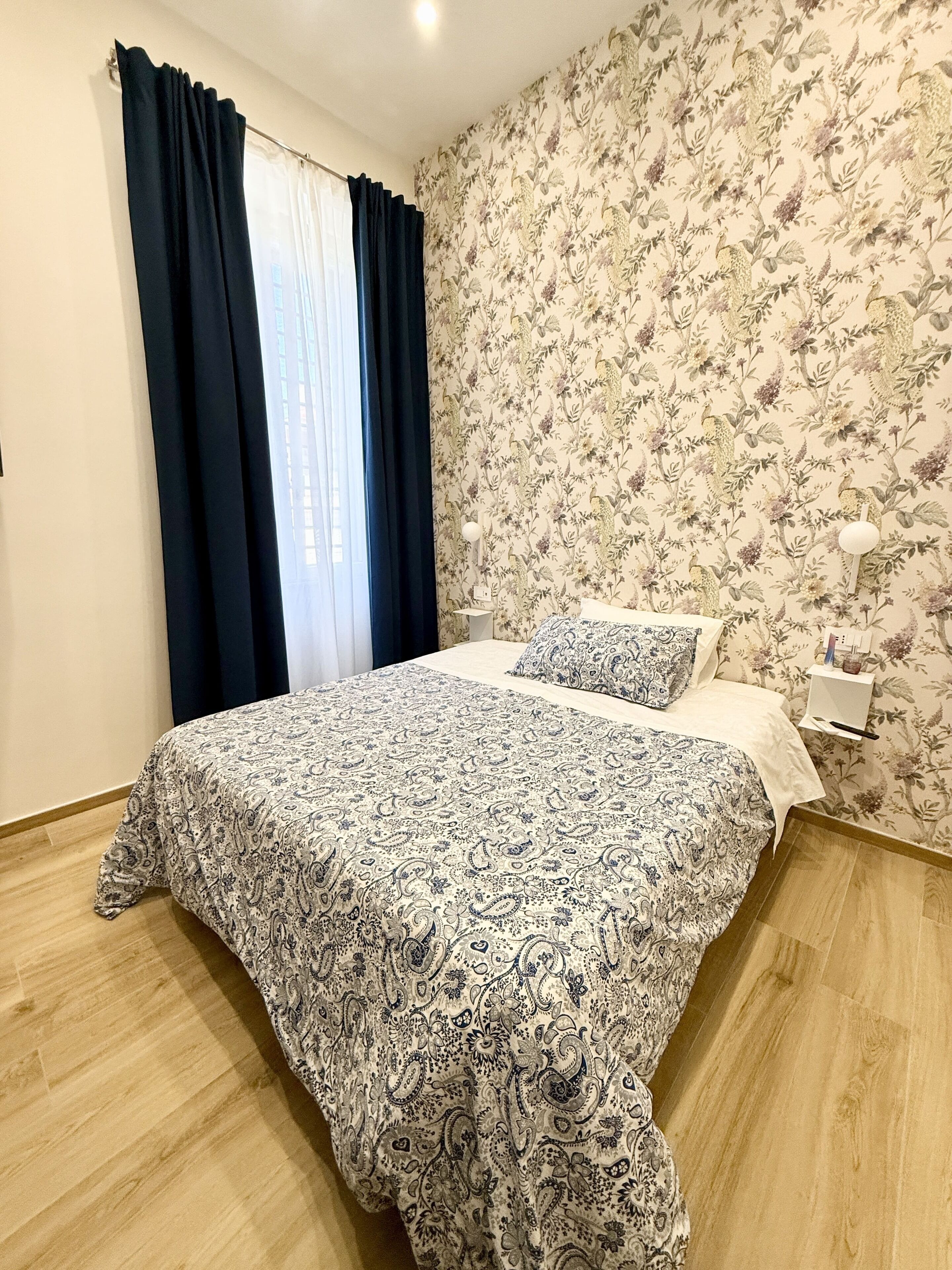 イタリアのフレッテ製シーツ、高級寝具、羽毛の掛け布団、低反発ベッド