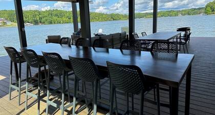 Private Lakefront Cottage with Panoramic Views