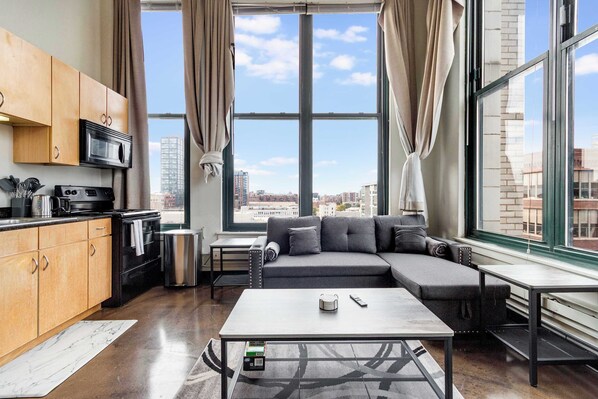 Een televisie en een kantoor