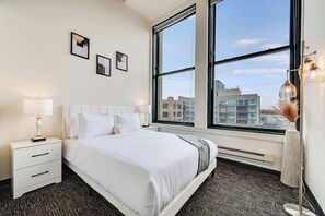 4 slaapkamers, een strijkplank/strijkijzer, reisbedje, wifi