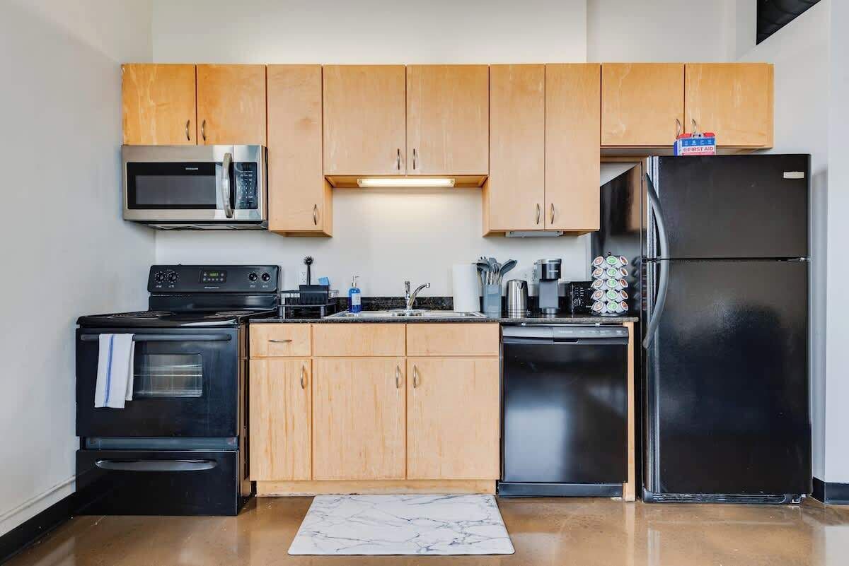 Kühlschrank, Mikrowelle, Ofen, Geschirrspüler