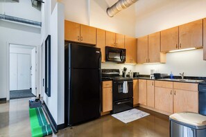 ثلاجة، ميكروويف، فرن، غسالة أطباق