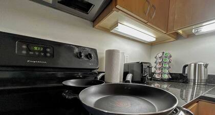 Modern West Loop Gem-City Views & Prime Location 2