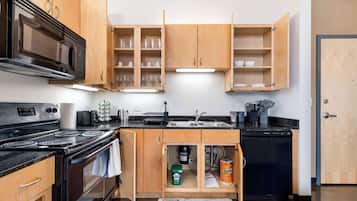 Fridge, microwave, dishwasher, coffee/tea maker
