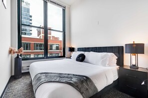 4 slaapkamers, een strijkplank/strijkijzer, reisbedje, wifi