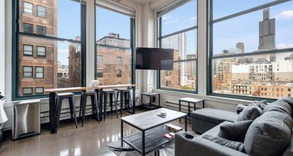 Modern West Loop Gem-City Views & Prime Location 6