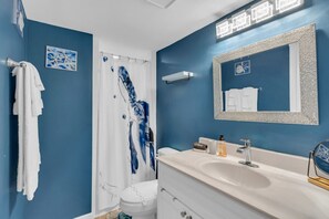 Shower, hair dryer, towels, soap - The Sun Kiss at The Cabana Ocean Views! (Carolina Beach)