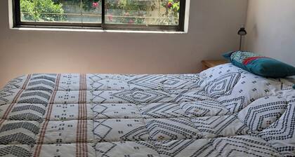 Cabaña amoblada, independiente con terraza y parrilla a pasos de Playa Negra